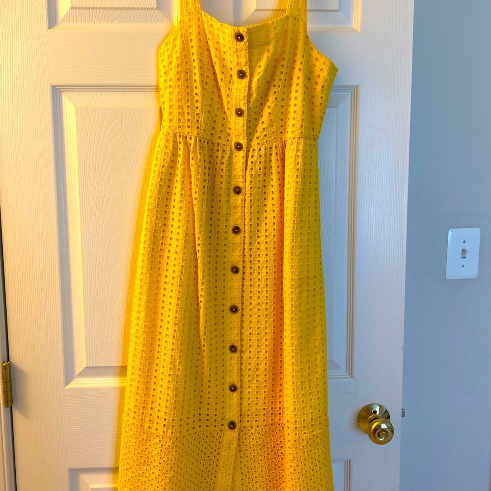 Beautiful sleeveless summery yellow dress!
